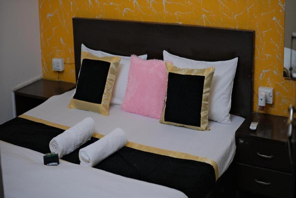 Travel Monkey Hostel Agra  Exterior photo